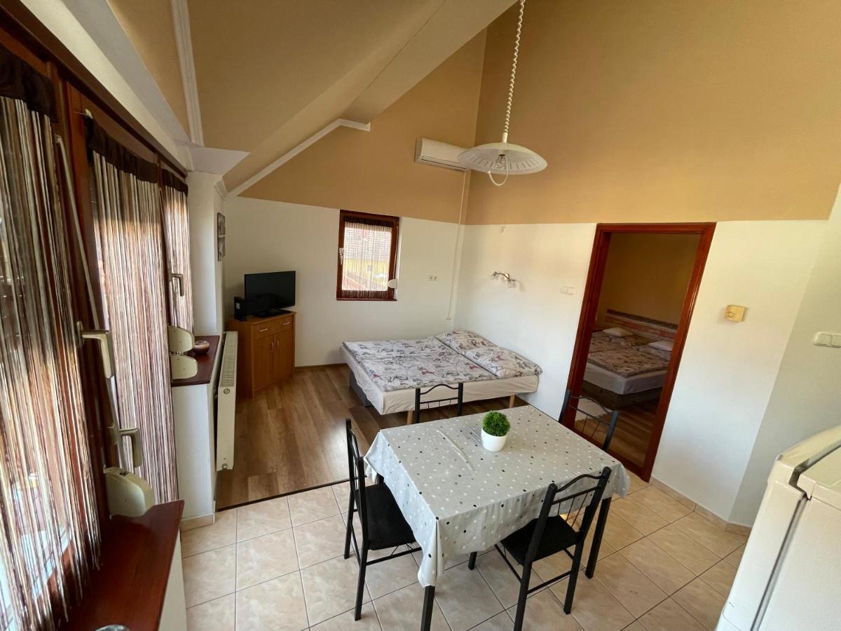 Hellasz Apartman Gyula Zewnętrze zdjęcie