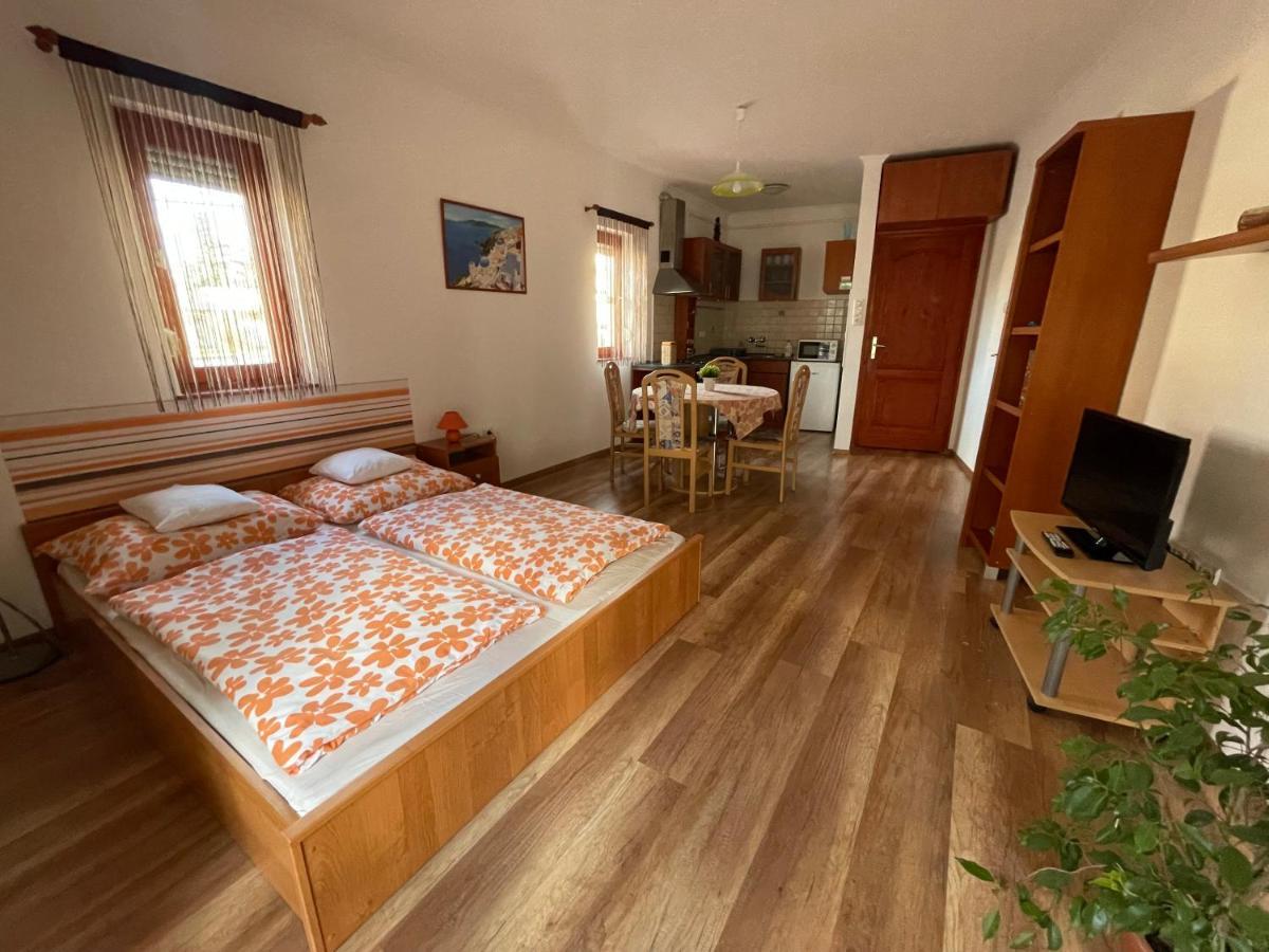 Hellasz Apartman Gyula Zewnętrze zdjęcie