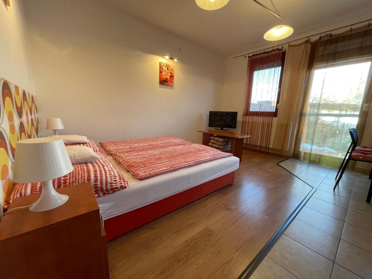 Hellasz Apartman Gyula Zewnętrze zdjęcie