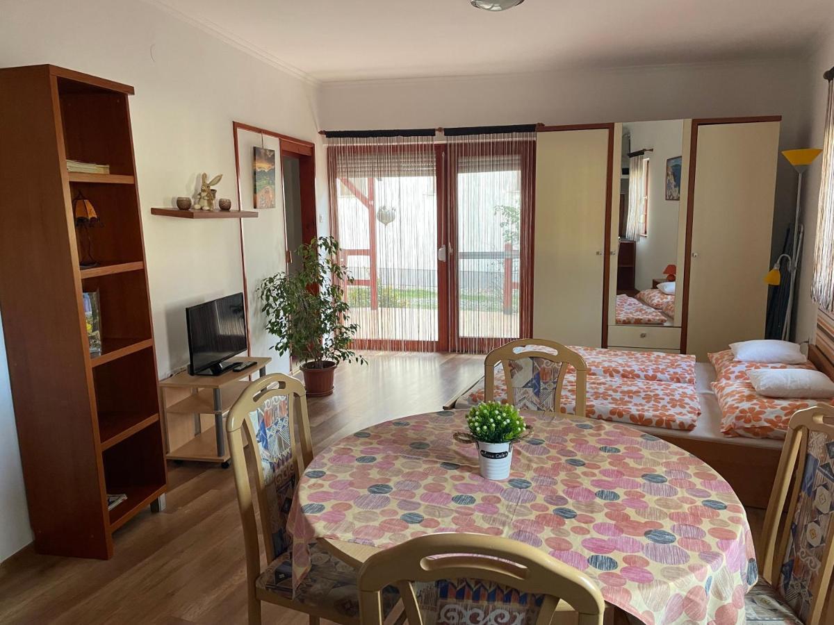 Hellasz Apartman Gyula Zewnętrze zdjęcie