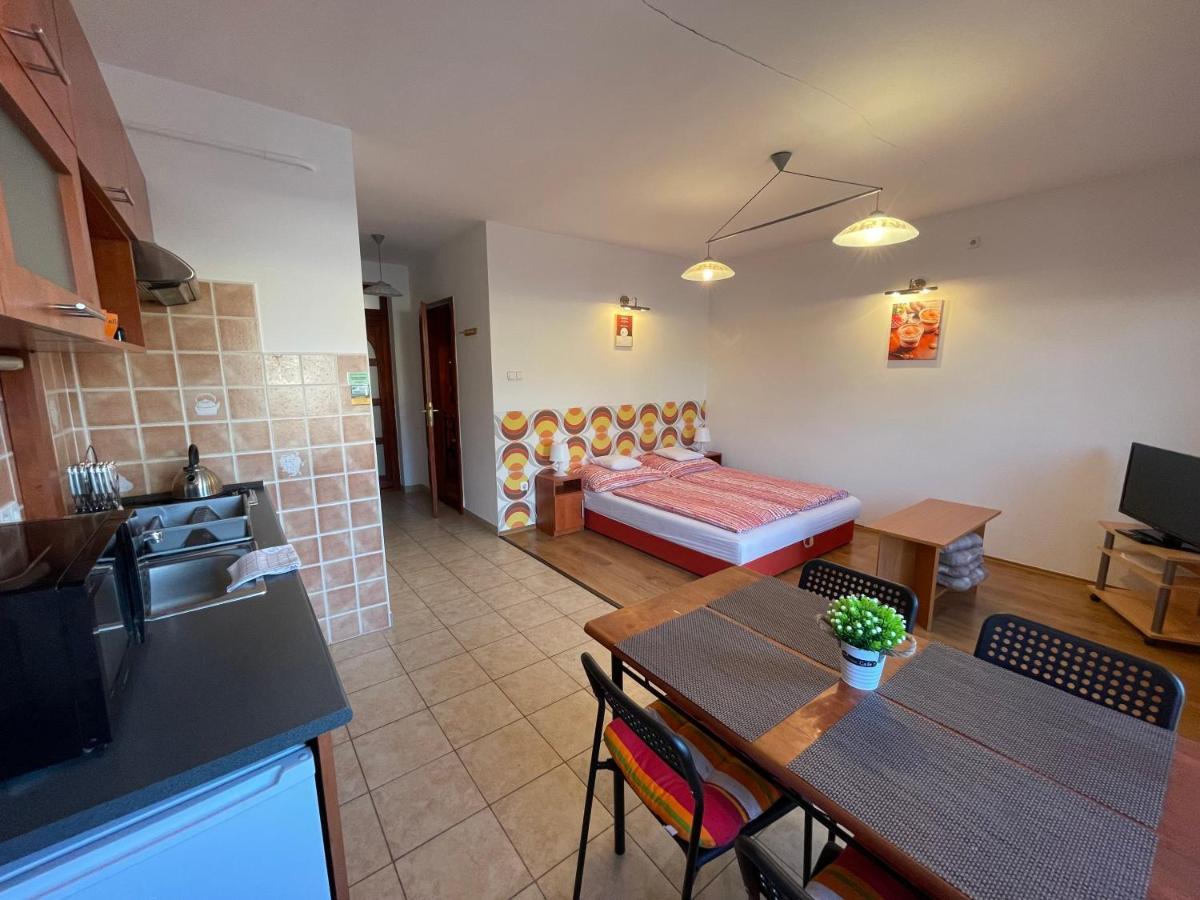 Hellasz Apartman Gyula Zewnętrze zdjęcie