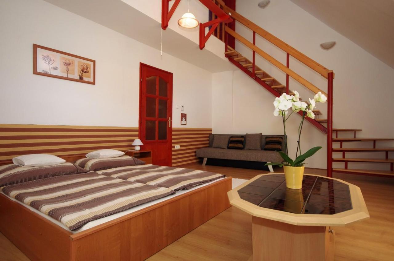 Hellasz Apartman Gyula Zewnętrze zdjęcie