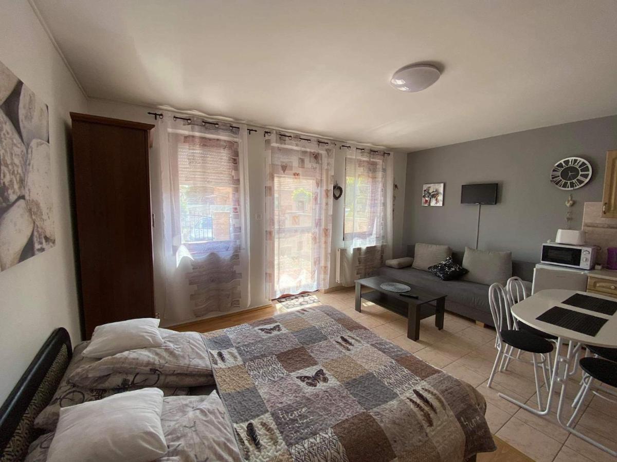 Hellasz Apartman Gyula Zewnętrze zdjęcie
